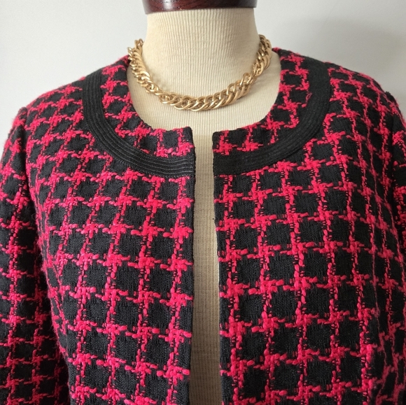 Karl Lagerfeld Cropped Tweed Pink and Black Open Front Jacket. Size Large - Picture 3 of 12
